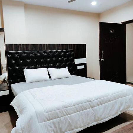 Priyaparadiseinn Varanasi Bagian luar foto