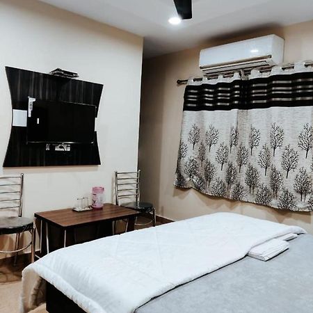 Priyaparadiseinn Varanasi Bagian luar foto