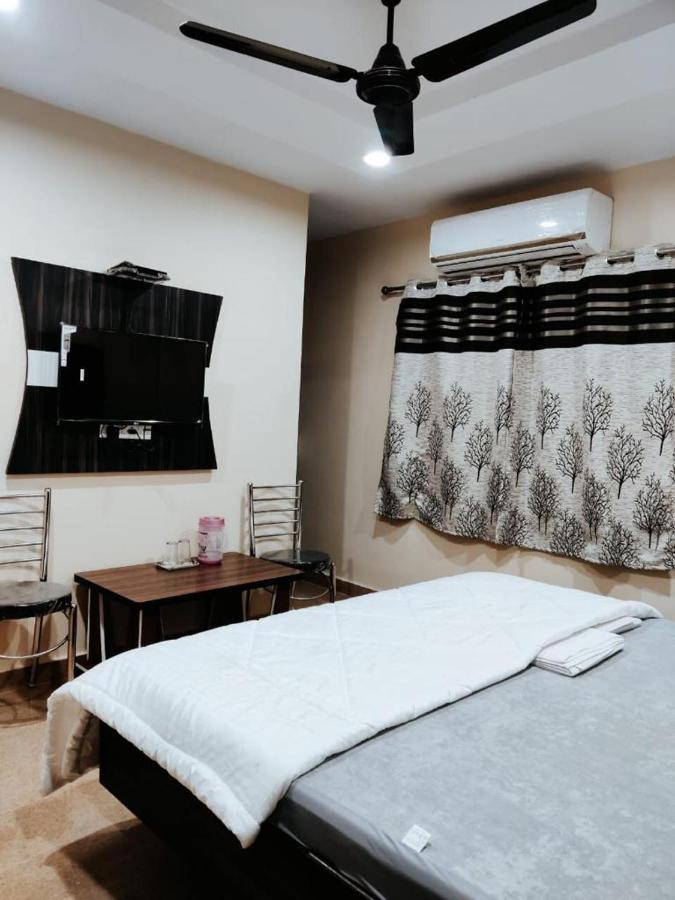 Priyaparadiseinn Varanasi Bagian luar foto